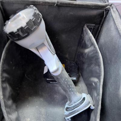 Makita  18 Volt Lithium ION Flash Light with Nice Carrying Care