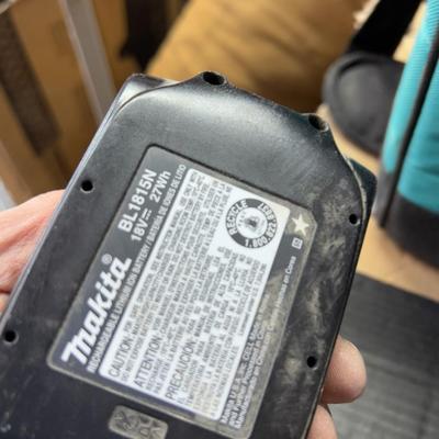 Makita  18 Volt Lithium ION Flash Light with Nice Carrying Care