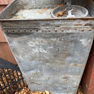 Vintage Metal square can