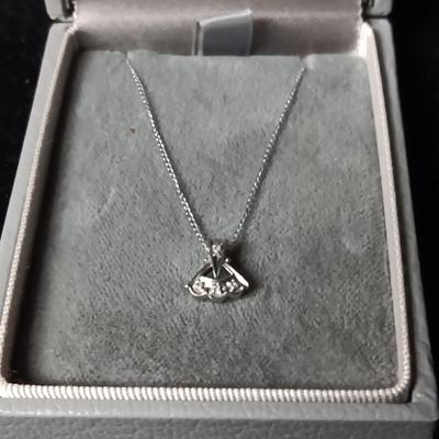 14K GOLD PENDANT AND CHAIN