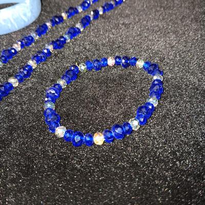 GLASS BEADED NECKLACE AND BRACELET PLUS LIGHT BLUE BRACELET