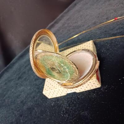 HOBO POWDER COMPACT MADE IN SWITZERLAND COSTUME JEWELRY