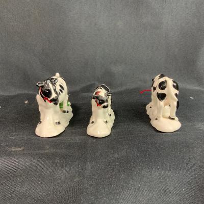 Lot 121 | A Herd of Holiday Heifers