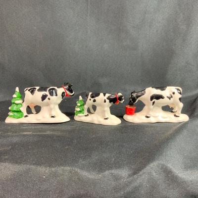 Lot 121 | A Herd of Holiday Heifers