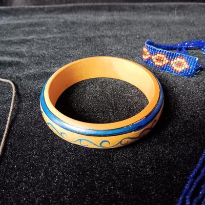 HAND BEADED NATIVE AMERICAN NECKLACE, WOODEN BRACELET & BEADED CHAIN NECKLACE