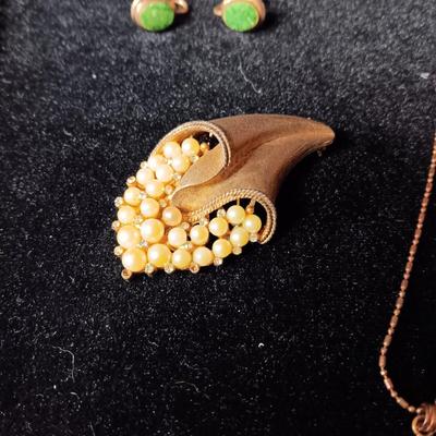 JADE COLORED PENDANTS AND EARRINGS PLUS FAUX PEARL BROOCH