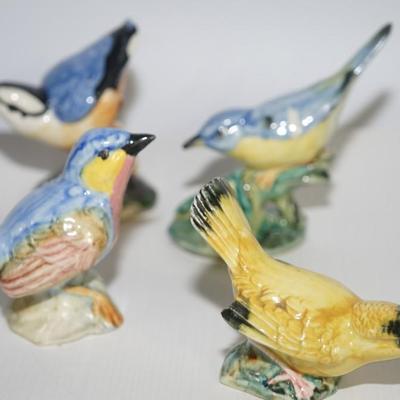 VINTAGE GROUPING OF FOUR STANGL CERAMIC BIRDS 2 1/2 "