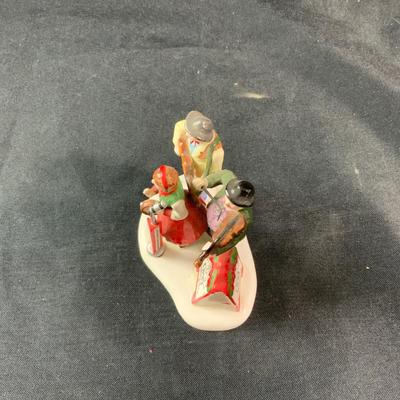 Lot 194 | Grand Ole Oprah Carolers