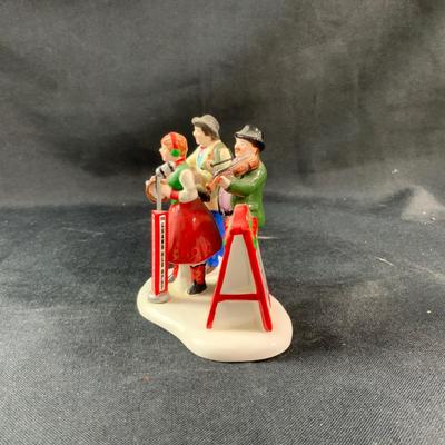 Lot 194 | Grand Ole Oprah Carolers