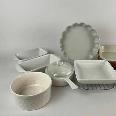 246 Large lot of Corning / Bake ware