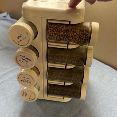 Spinning spice rack