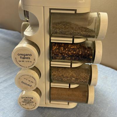 Spinning spice rack