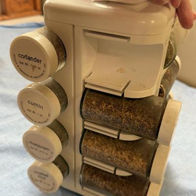 Spinning spice rack