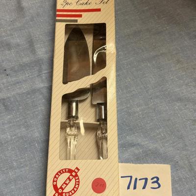 Cake knife and server