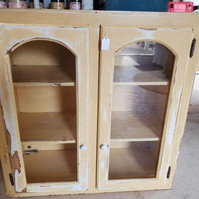 Shelf that can be hung as medicaind cabinet 