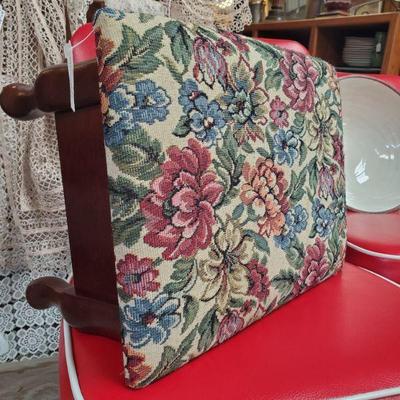 Footstrool with storage 