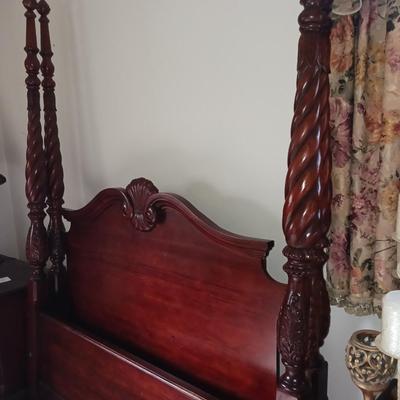 FULL SIZE WOODEN FOUR POSTER BED