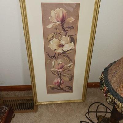 TWO MATCHING TABLE LAMPS, TWO FLORAL PICTURES
