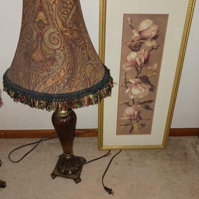TWO MATCHING TABLE LAMPS, TWO FLORAL PICTURES