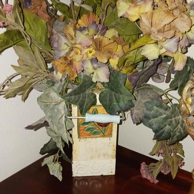 CANDELABRA, PAIR OF GOLD CANDLE HOLDERS, ANGEL AND FAUX FLOWERS