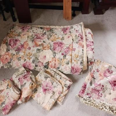 FULL SIZE COMFORTER, PILLOW SHAMS & CURTAINS
