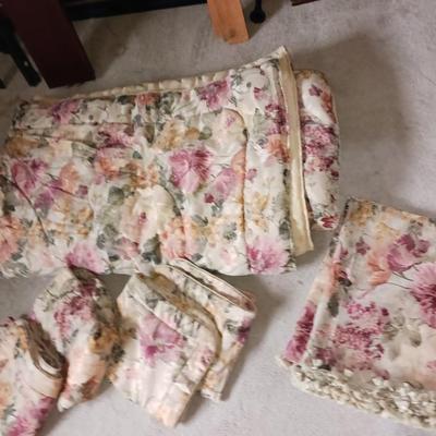FULL SIZE COMFORTER, PILLOW SHAMS & CURTAINS