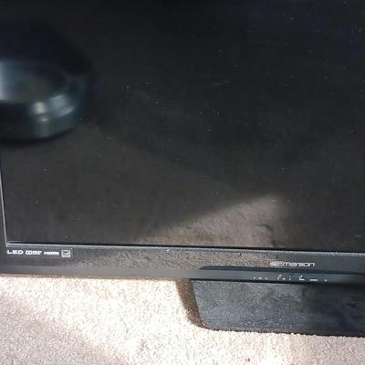 32" EMERSON FLAT SCREEN TV
