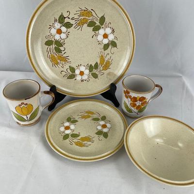 Vintage Hearthside Garden Festive Prairie Flowers Stoneware