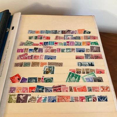 789 Large " The Master Global Stamp Album" Stamp Collection