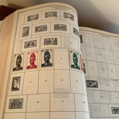 789 Large " The Master Global Stamp Album" Stamp Collection