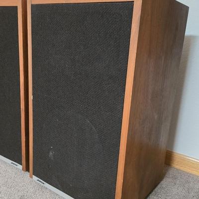 Set of BOSE Model 601 Cabinet Speakers