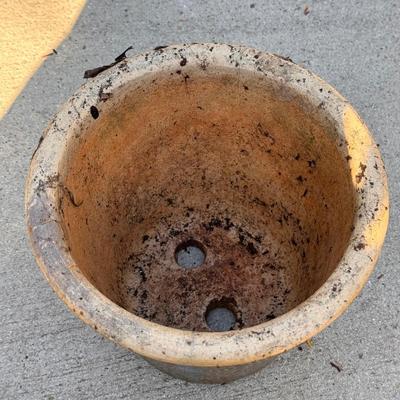 Four Matching Ceramic Pots (Y-DZ)