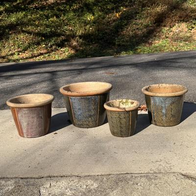 Four Matching Ceramic Pots (Y-DZ)