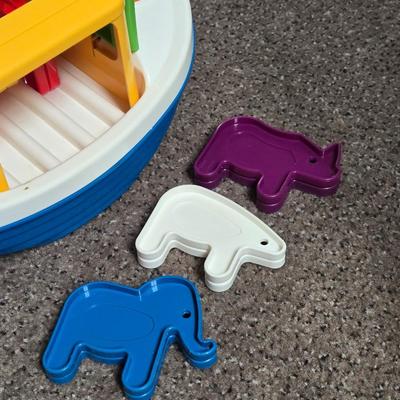 Tupperware Noah's Ark Kids Toy