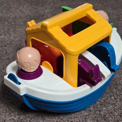 Tupperware Noah's Ark Kids Toy