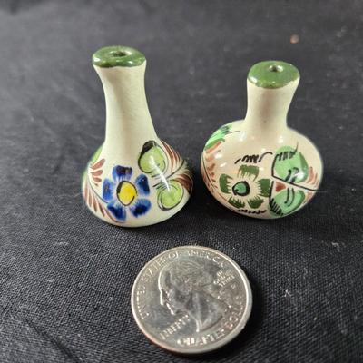 Sale Photo Thumbnail #499: This auction lot is for a Pair of Micro-Miniature Tonala Mexican Vases. This is a nice set of Tonala Mexican Miniatures.  They are ceramic and hand-painted. Vases.  They are both a tad over 1-inch tall.  Great for a small shelf or display.