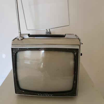 Vintage Mid Century MCM Panasonic Transistor Tv Mitey-9u 1960's