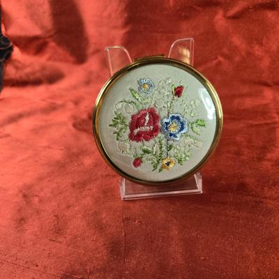 English Needlepoint Cover Ladies Compact