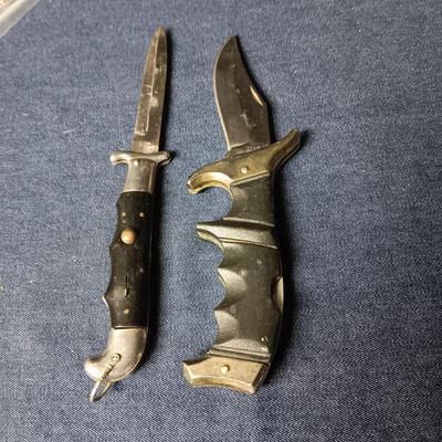 2 FOLDING BLADE KNIVES