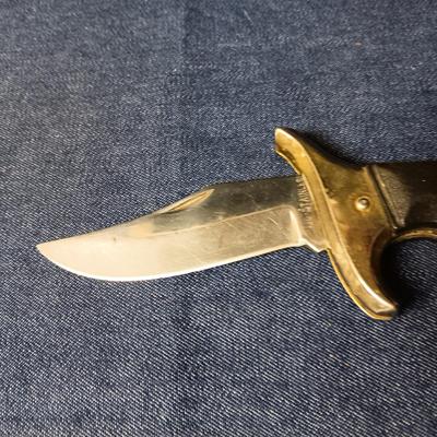 2 FOLDING BLADE KNIVES