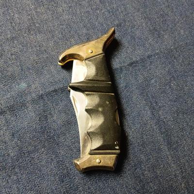 2 FOLDING BLADE KNIVES