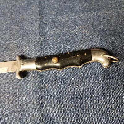 2 FOLDING BLADE KNIVES