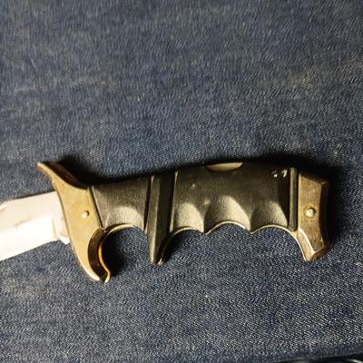 2 FOLDING BLADE KNIVES