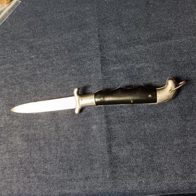 2 FOLDING BLADE KNIVES