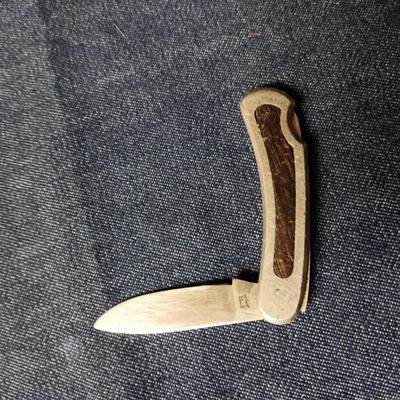 SCHRADE AND KERSHAW FOLDING KNIVES