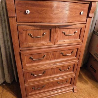 6337/43A Pulaski Keepsake Serpentine Tall Boy / Chest of Drawers