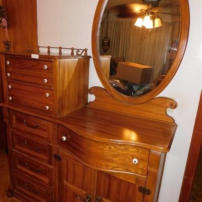 6337/43B Pulaski Keepsake Serpentine Wedding Dresser