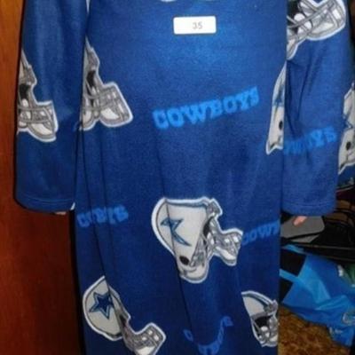 Sale Photo Thumbnail #96: 6337/35 Northwest Dallas Cowboys Wearable Blanket 