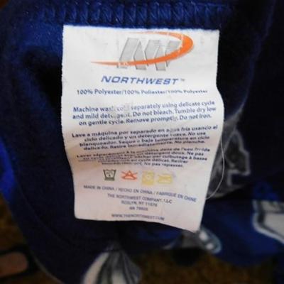 6337/35 Northwest Dallas Cowboys Wearable Blanket