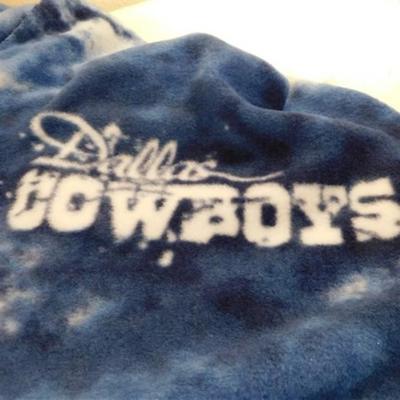 Sale Photo Thumbnail #106: 6337/127 Dallas Cowboys Wide Fleece Scarf 